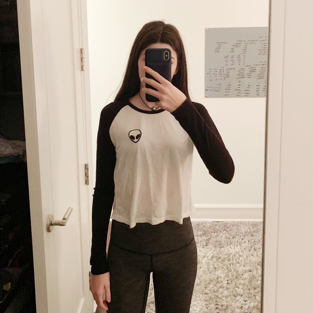 brandy melville alien baseball long sleeve shirt